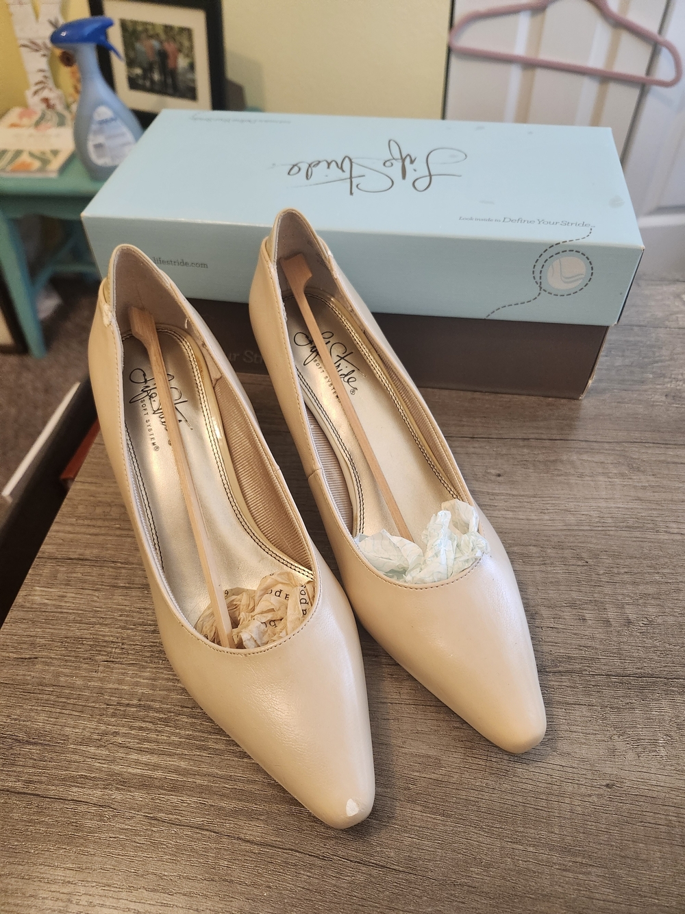 Life Stride Women’s Nude Pointed-Toe Pumps